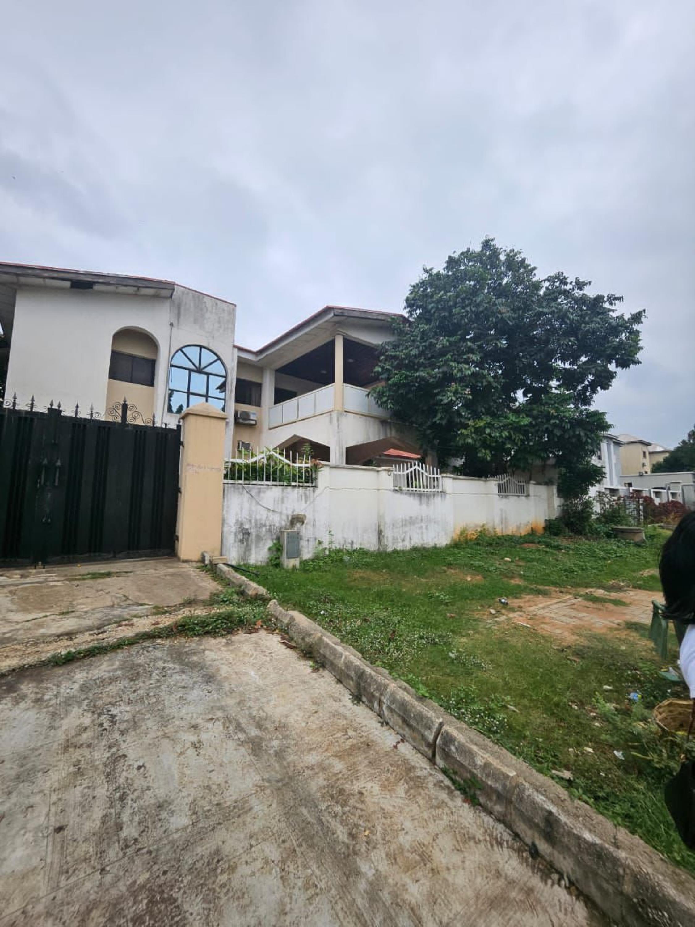 7 BEDROOM DUPLEX + 2 GUEST HOUSE | Strathium