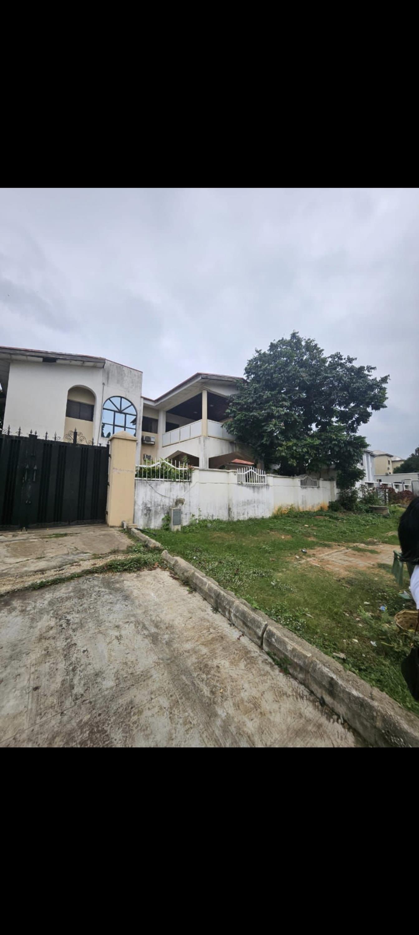 7 BEDROOM DUPLEX + 2 GUEST HOUSE | Strathium