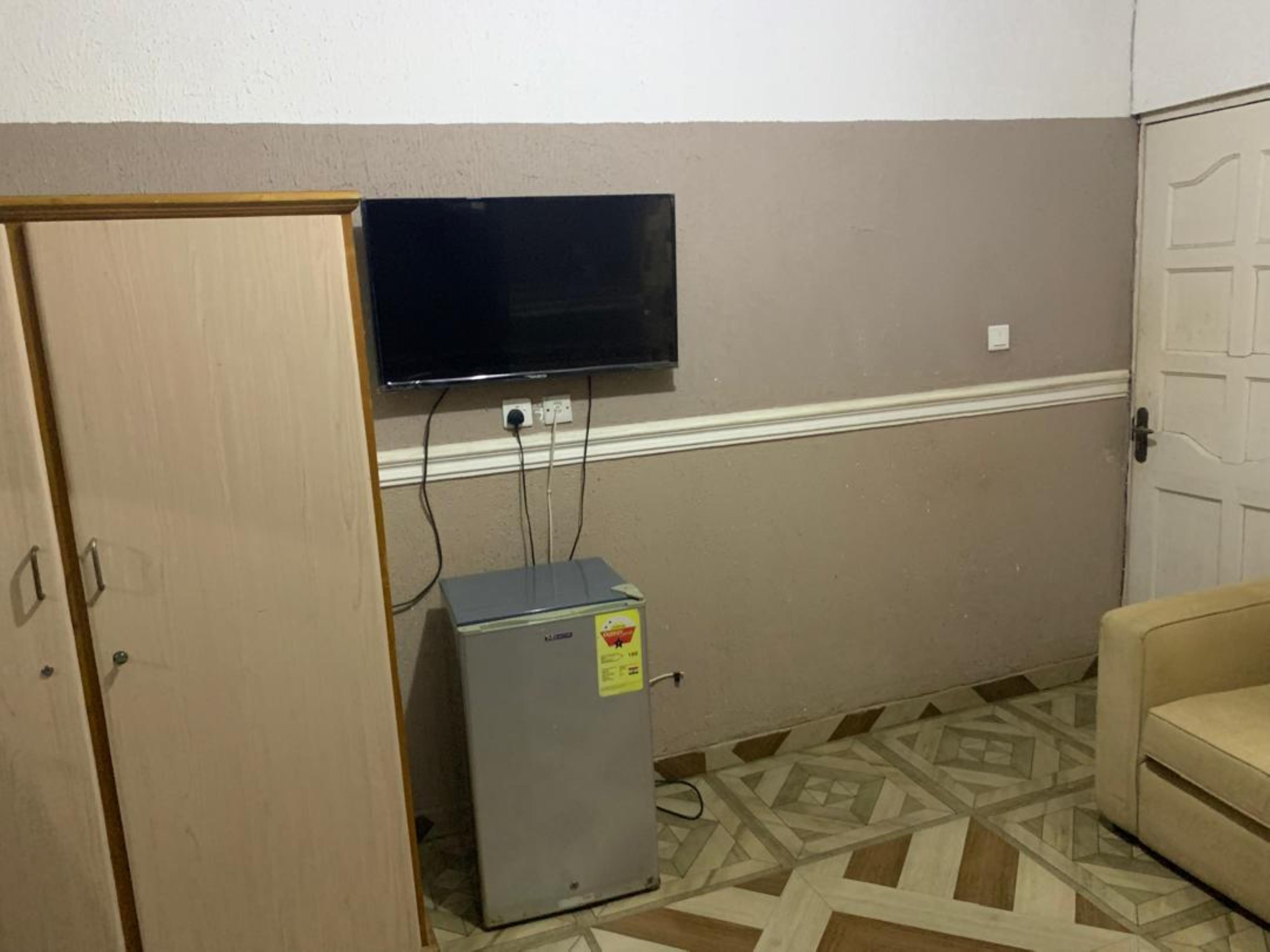 FURNISHED SINGLE ROOM SELF CONTAIN | Strathium
