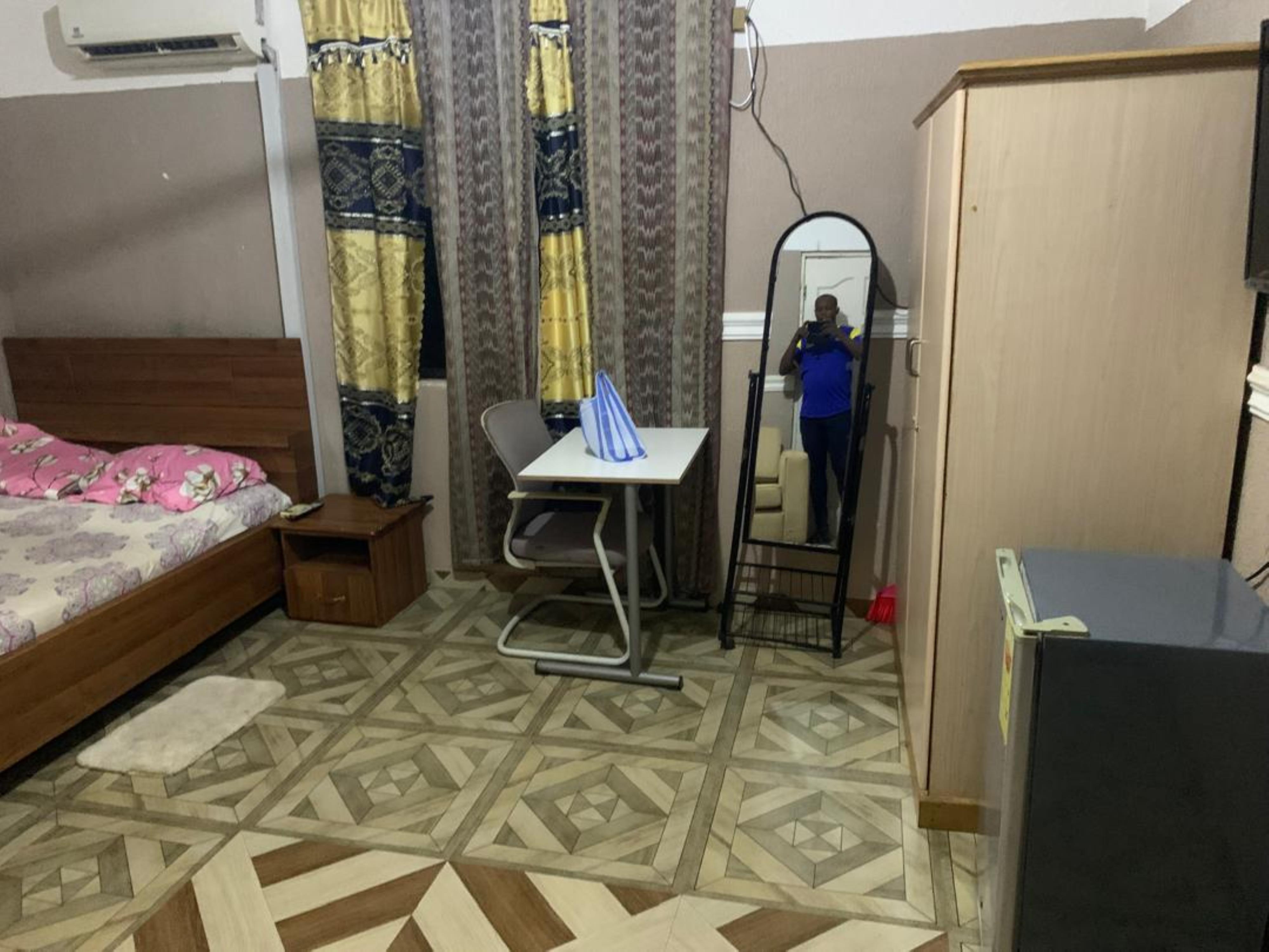 FURNISHED SINGLE ROOM SELF CONTAIN | Strathium