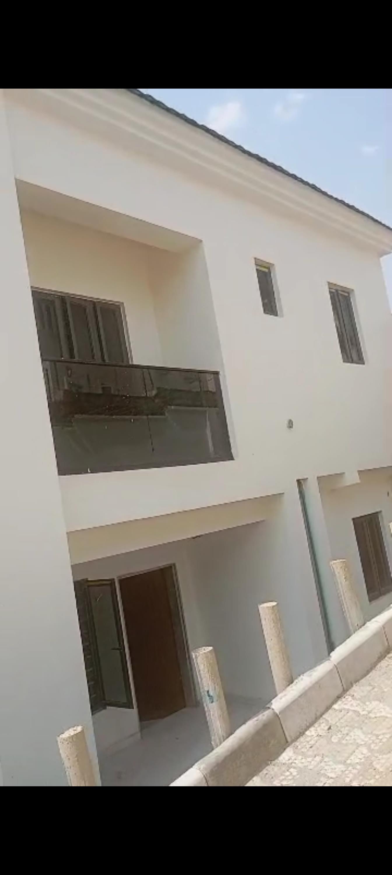 4 BEDROOM TWIN TERRACE DUPLEX | Strathium