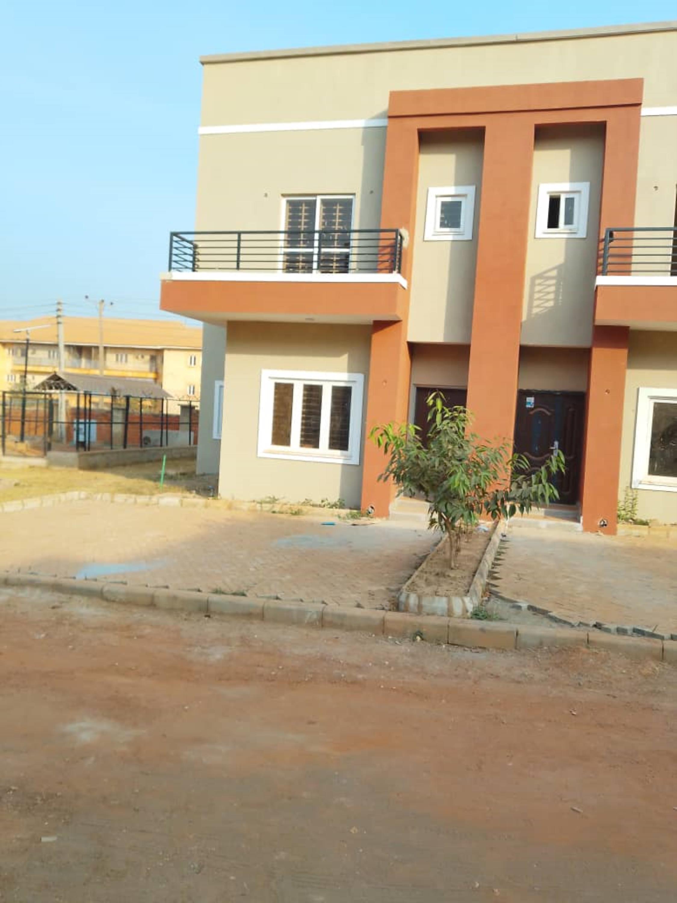 4 Bedrooms semi detached terrace duplex | Strathium