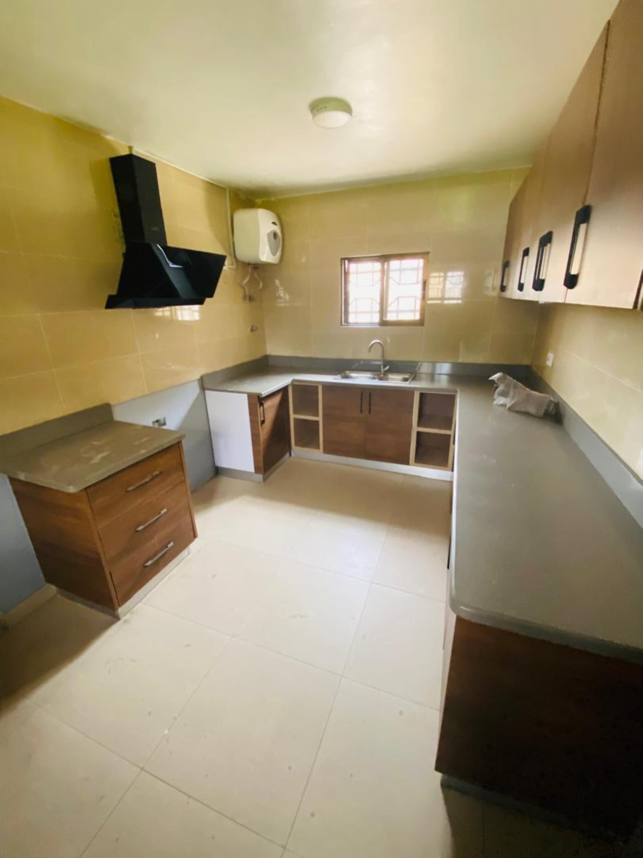 5 Bedrooms House | Strathium