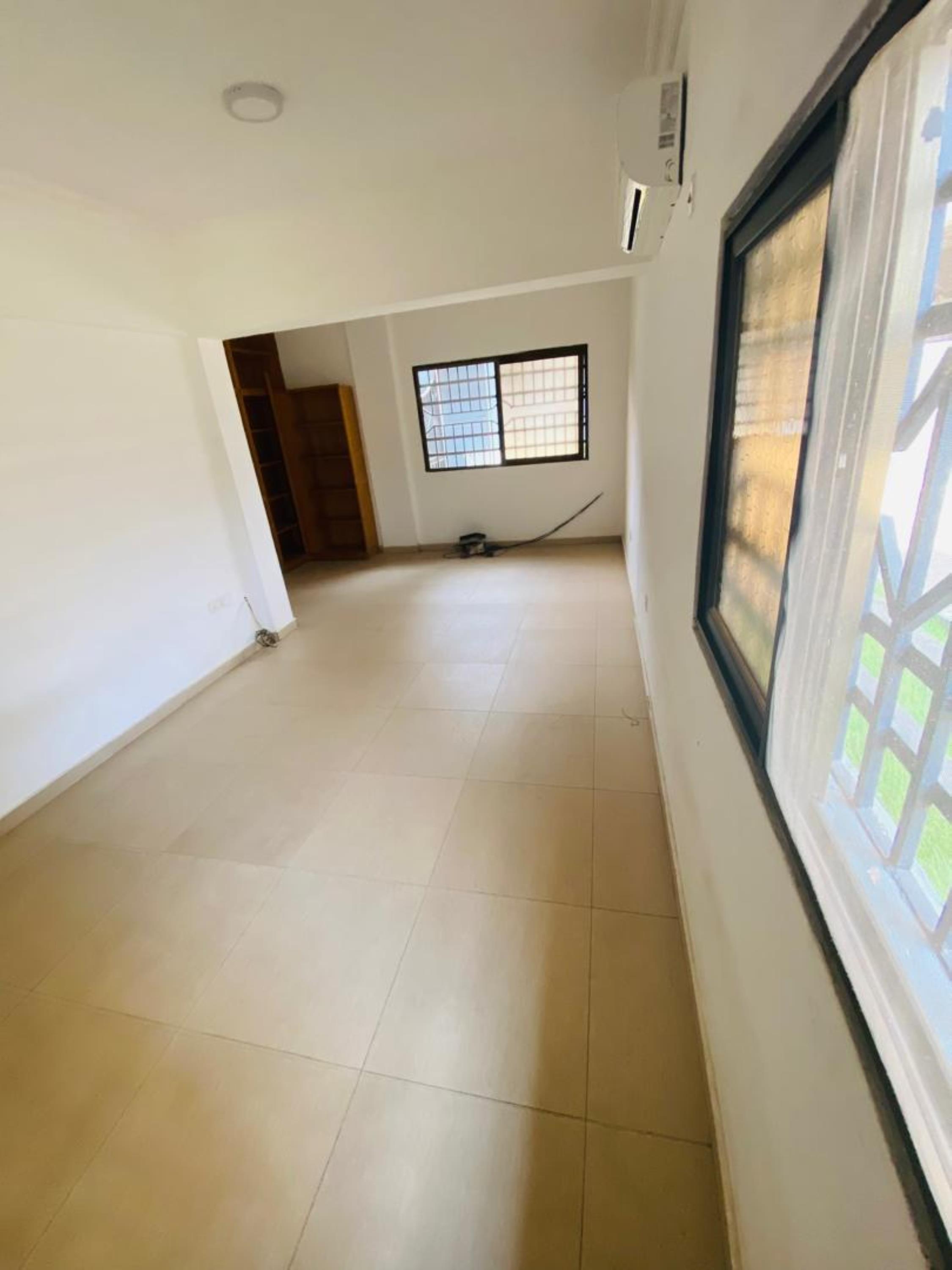 5 Bedrooms House | Strathium
