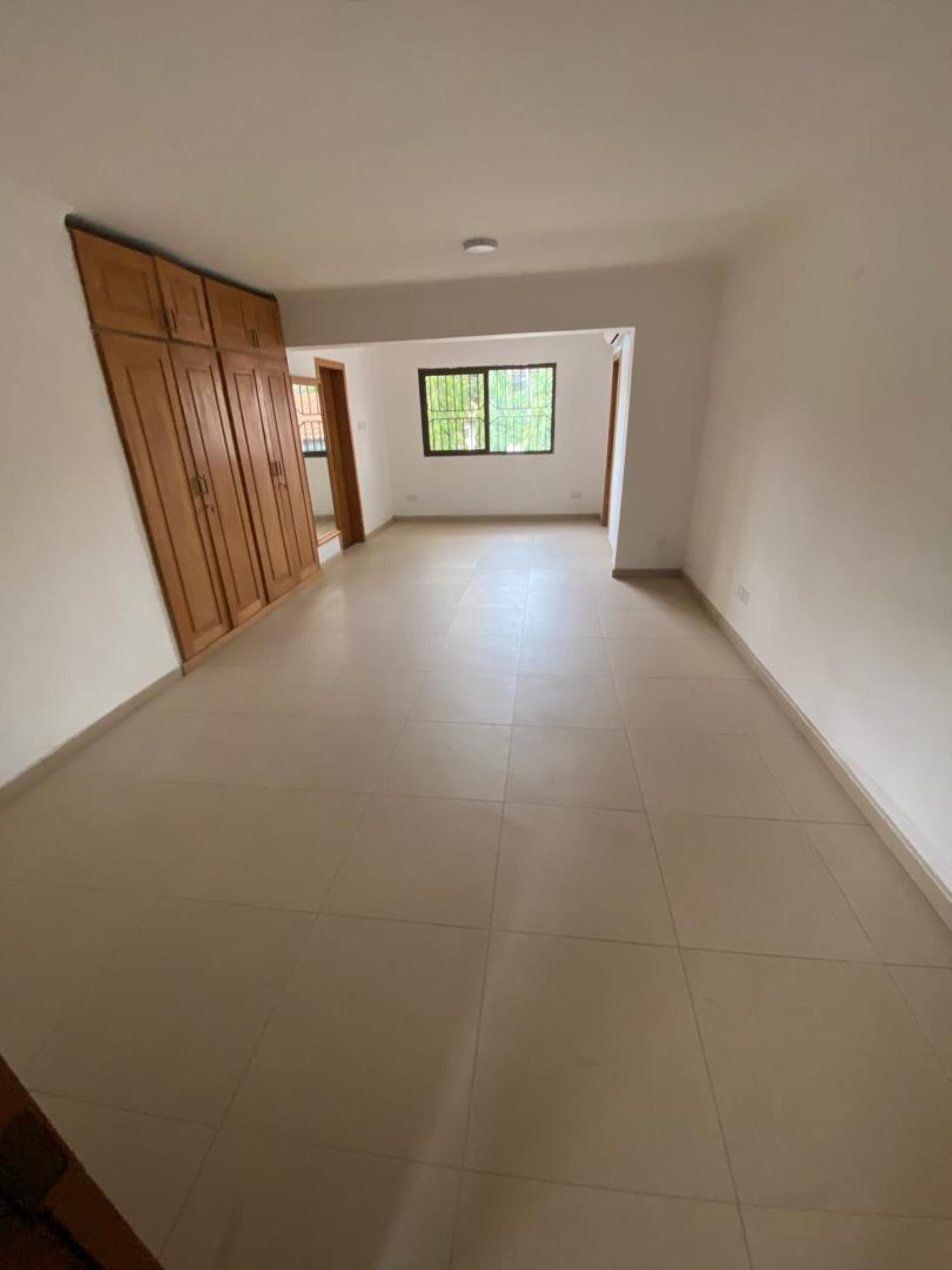 5 Bedrooms House | Strathium