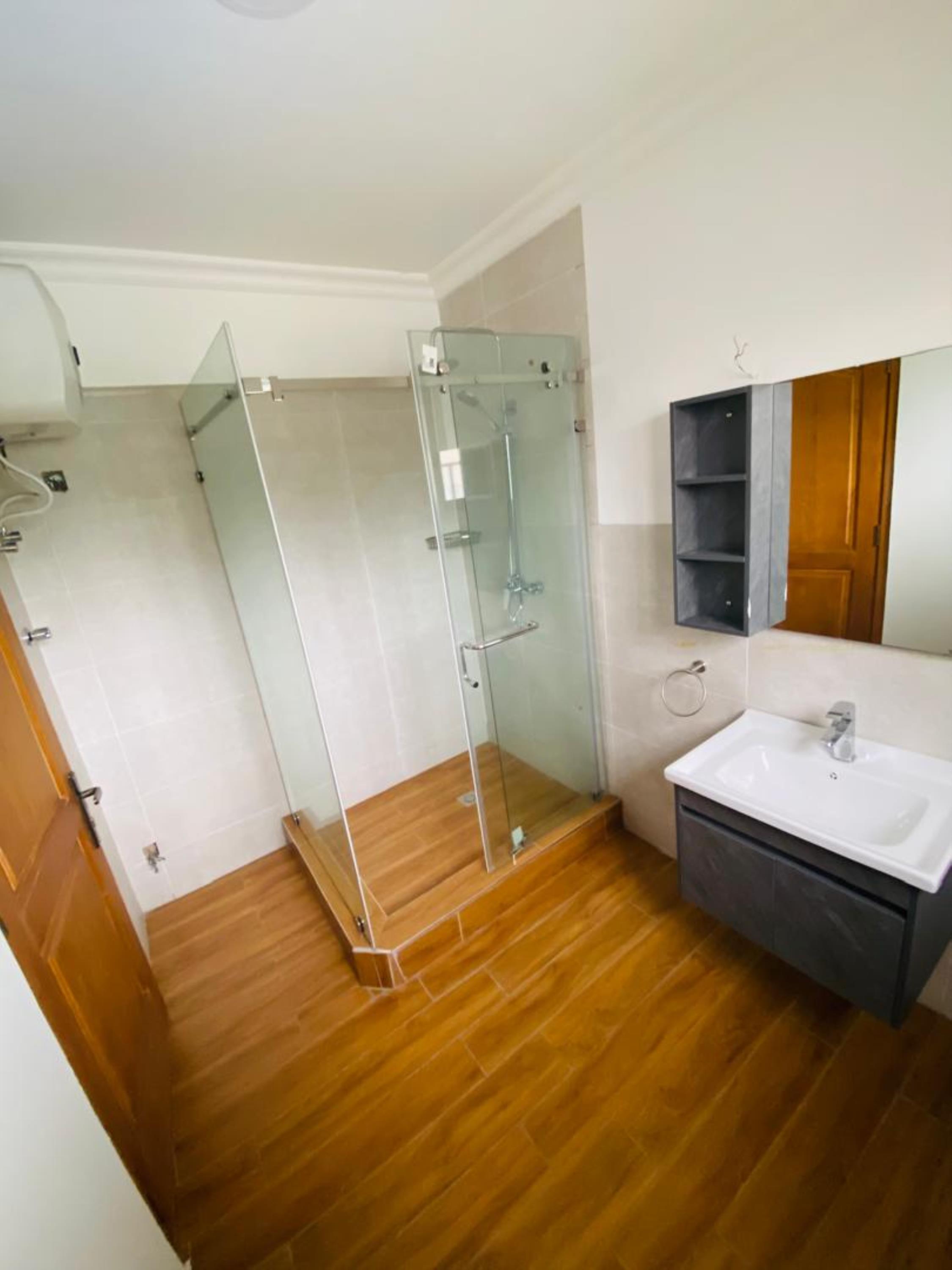 5 Bedrooms House | Strathium