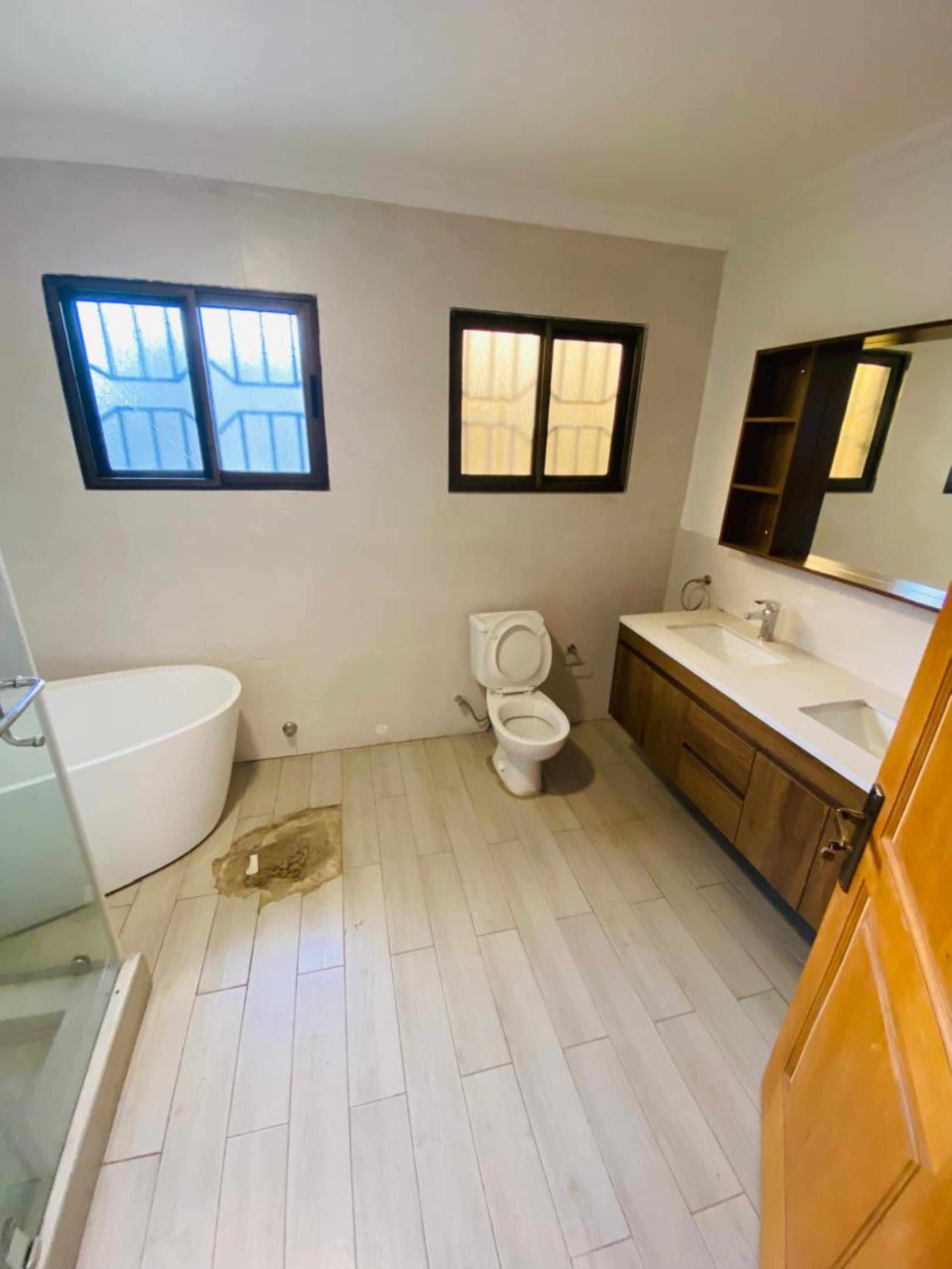 5 Bedrooms House | Strathium