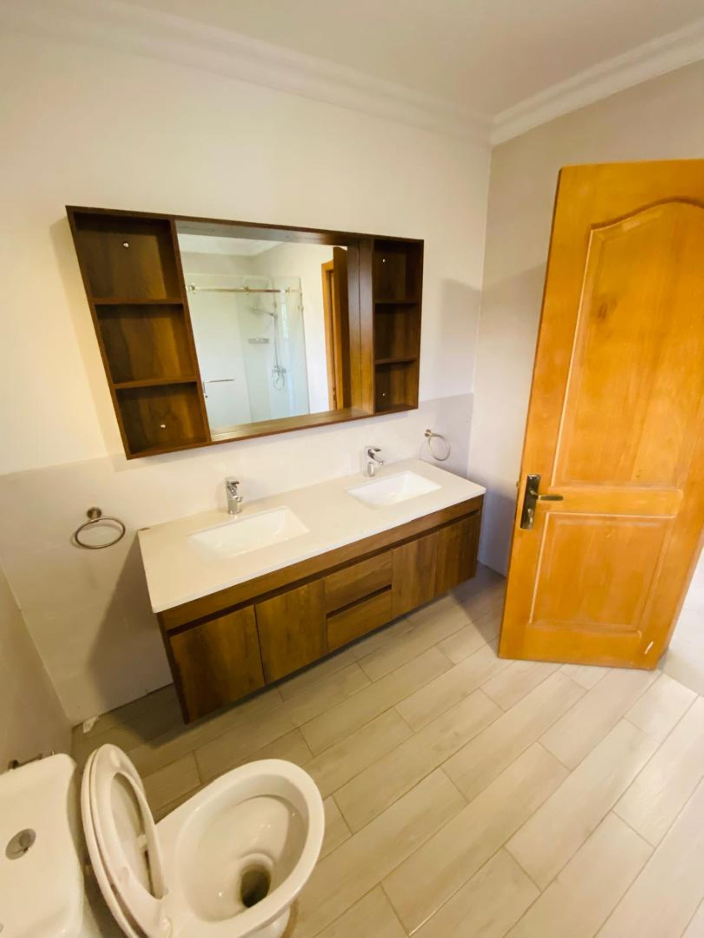 5 Bedrooms House | Strathium