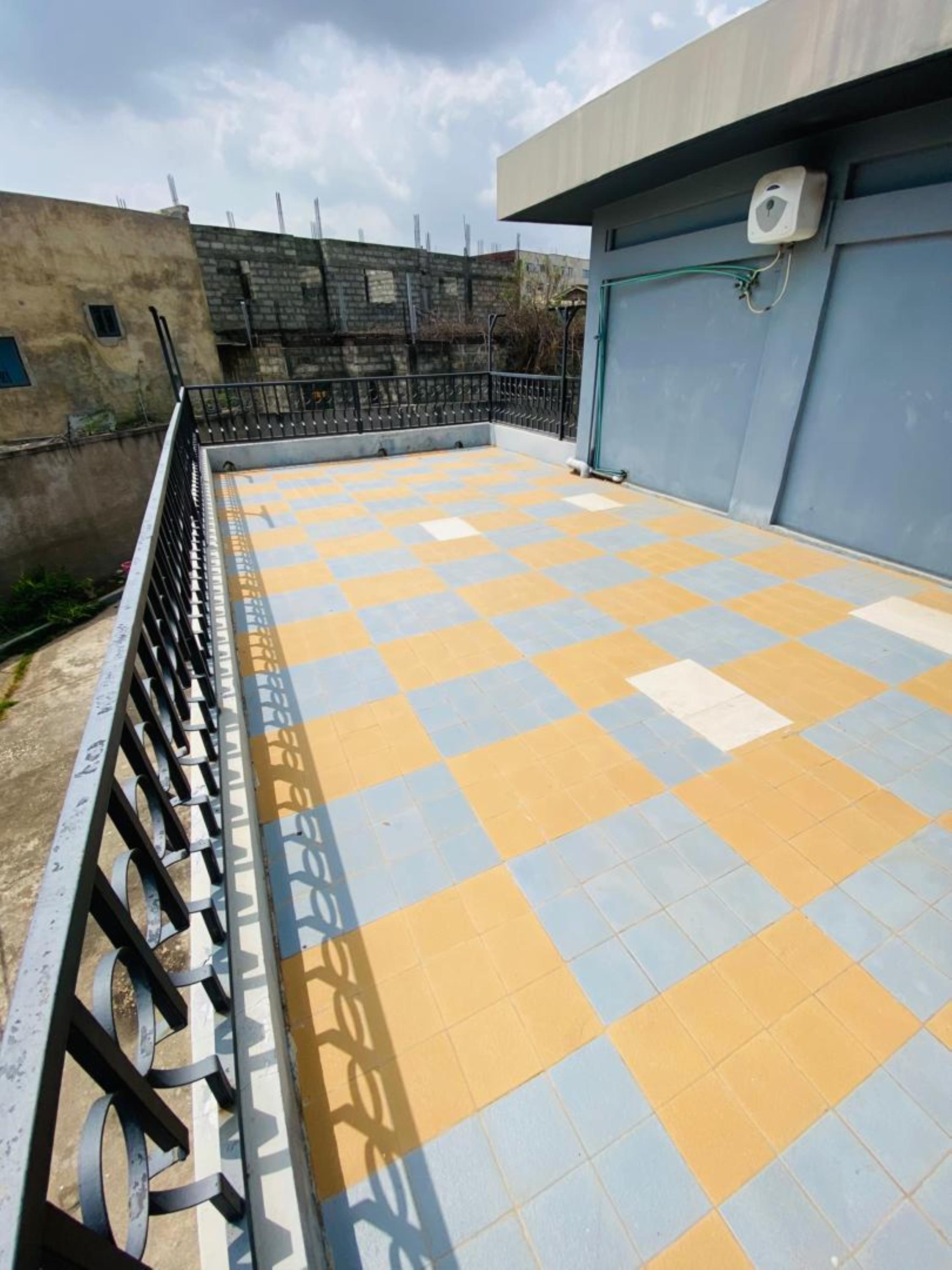 5 Bedrooms House | Strathium